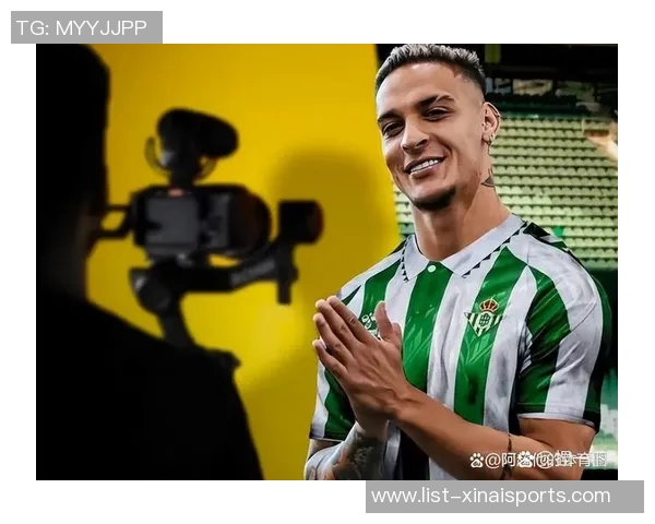 安东尼:曼联确实对我缺乏尊重,连一句早午安都没人和我说 安东尼:曼联确实对我缺乏尊重,连一句早午安都没人和我说